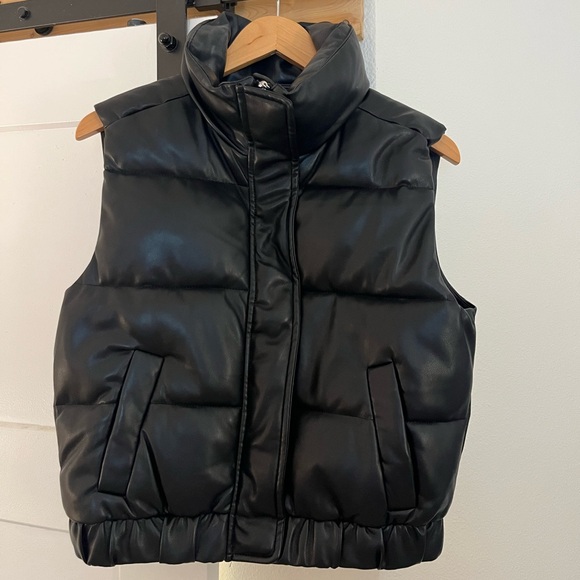 Abercrombie and Fitch Vegan Leather Ultra Puffer vest black small oversized fit - Picture 2 of 10